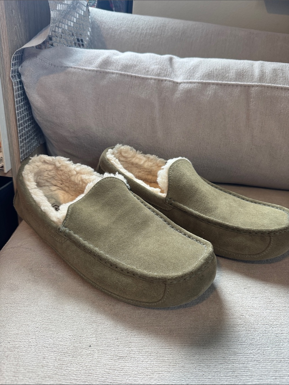 UGG Ascot Slippers
